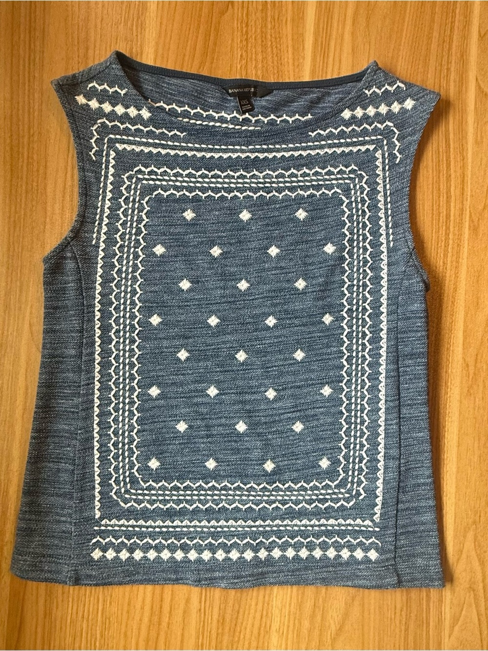 Banana Republic XXS Embroidered Sleeveless Knit Top Blue Gray Geometric Boho